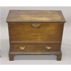 RARE QUEEN ANNE ONE-DRAWER BLANKET CHEST IN CHILD SIZE. Maple with an old brown surface. Attribut…