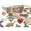 Image 2 : LARGE LOT OF COSTUME JEWELRY - 20 PIECES