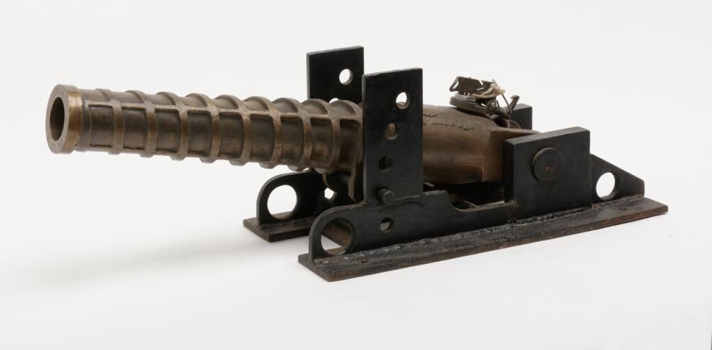 Lyle Rope Rifle Lyle Line Throwing gun (looks like a small deck cannon) by Heat ...