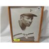 Image 1 : FRAMED ROBERTO CLEMENTE PHOTO