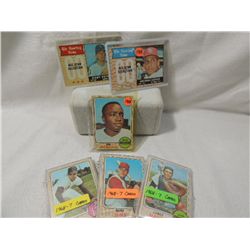 LOT 24 ASSORTED 1968 BASEBALL PLAYER CARDS.