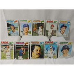LOT 25 1977 TOPPS BASEBALL PLAYERS CARDS