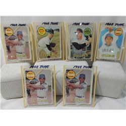 LOT 6 BASEBALL PLAYER CARDS IN SLEEVES