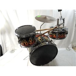 FIRST ACT CHILDRENS DRUM SET