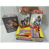 Image 2 : LOT 4 FOOTBALL CARDS, STICKERS, KEYCHAIN