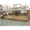Image 2 : VINTAGE OAK STORE DISPLAY SHOWCASE