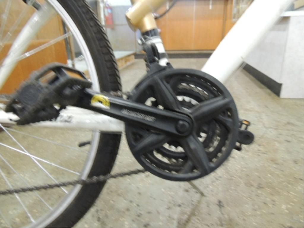 schwinn skyliner women's bike