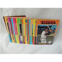 LOT 30 1975 TOPPS BASEBALL PLAYER CARDS