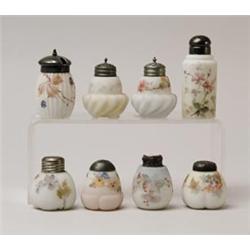LOT OF EIGHT ART GLASS ITEMS.  