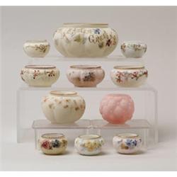 LOT OF ELEVEN ART GLASS ITEMS. 
