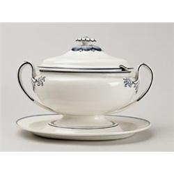 BLUE & WHITE WEDGEWOOD TUREEN. 