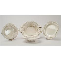 LOT OF FOUR PIECES OF CREAMWARE. 