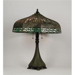 GOOD SIGNED HANDEL TROPICAL SCENIC OVERLAY TABLE LAMP.  