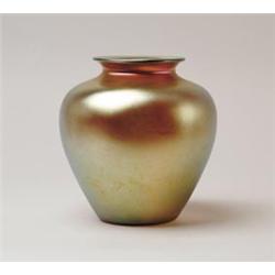STEUBEN URN SHAPED VASE. 