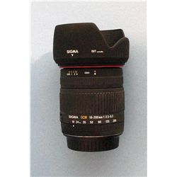 Sigma (DC) 18-200mm Zoom Lens