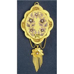 VICTORIAN 18K YELLOW GOLD BROOCH/PENDANT, formed as a cartouche and decorated with pink gold pane...