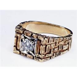 MEN'S 10K YELLOW GOLD SOLITAIRE RING, set with a brilliant cut diamond (approx. 0.97ct.) within a...