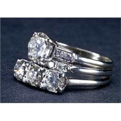 18K WHITE GOLD RING, formed of three rings welded together and set with a brilliant cut diamond (...