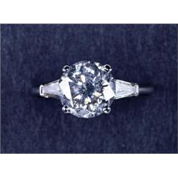 18K WHITE GOLD SOLITAIRE RING, set with a brilliant cut diamond (approx. 3.10ct.) flanked by 2 sm...