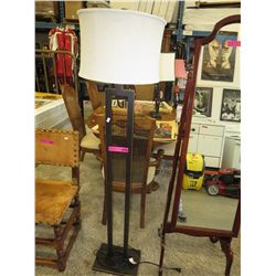 Contemporary floor lamp