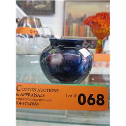 Moorcroft vase, Anemone pattern