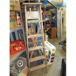 Wooden 6' step ladder