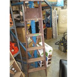 Wooden 6' step ladder