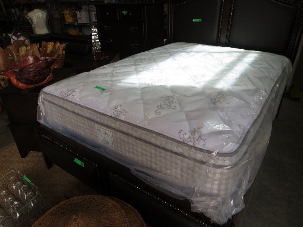 NEW Queen size mattress & box spring Serta