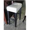 Image 1 : PAIR OF WHITE LEATHER TOP BAR STOOLS
