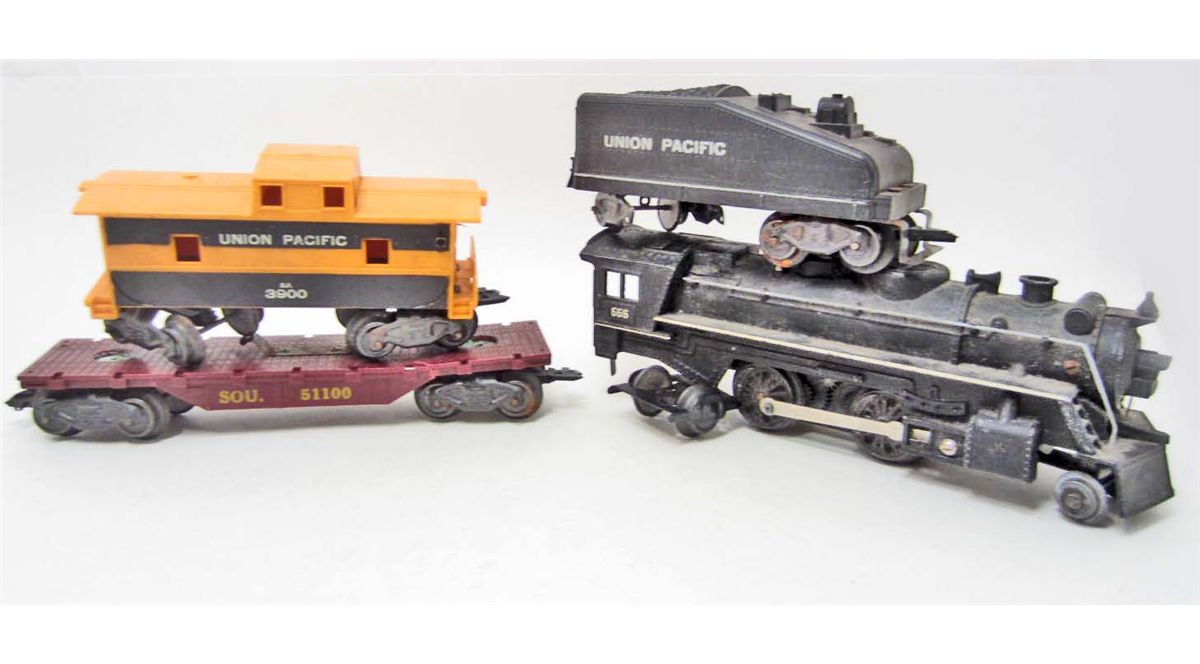 VINTAGE MARX TRAIN SET W/ MARX 666 ENGINE