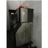 Image 1 : Manitowac 570 Lb Ice Machine - Working as shown in photo