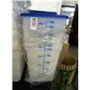 Image 1 : 12 - 22 Qt. Cambro Storage w/Lid - 12 Times the Money