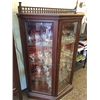 Image 5 : 2 Matching Curio Cabinets