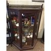 Image 6 : 2 Matching Curio Cabinets