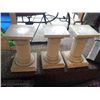 Image 1 : 3 Garden Pedestals