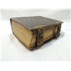 Image 2 : ANTIQUE PHOTOGRAPHIC ALBUM WITH CDV PHOTOS