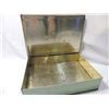 Image 3 : LOT 3 VINTAGE TINS AND WOODEN BOX