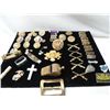 Image 1 : LOT BOX ASSORTED ANTIQUE MILITARY PINS AND BUTTON