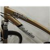 Image 2 : SCHWINN SKYLINER WOMEN'S 21 SPEED BICYCLE
