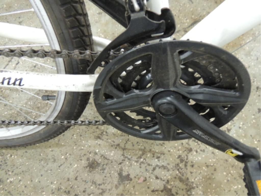 schwinn skyliner women's bike