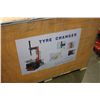 Image 1 : 22" CLAMP TIRE CHANGER IN BOX