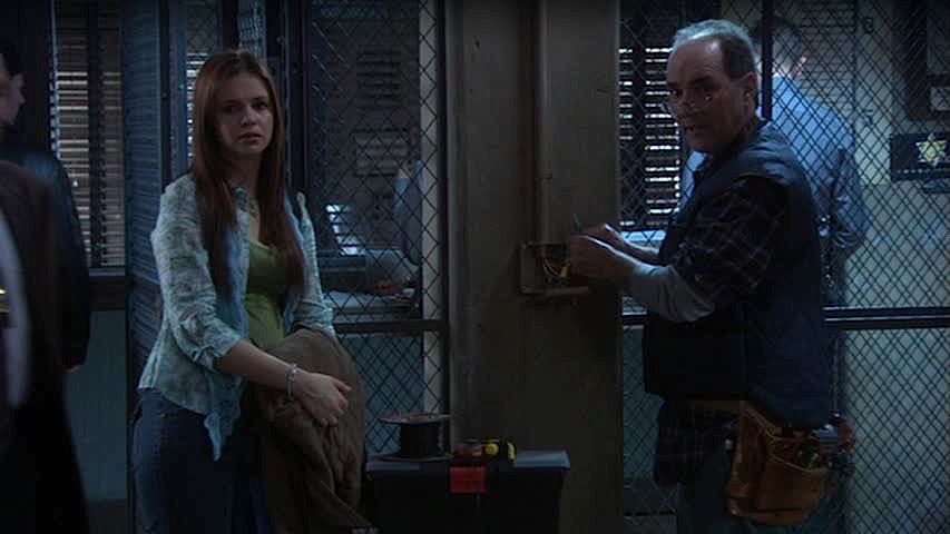Joan of Arcadia (TV) - Joan's Outfit (Amber Tamblyn)