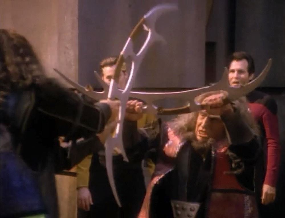 Klingon Bat'leth Cosplay