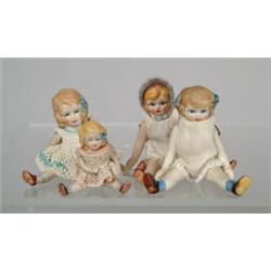 LOT OF APPROX. 40 DOLLS.