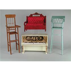 LOT OF FOUR PIECES OF DOLL OR CHILDREN'S FURNITURE.