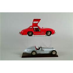 LOT OF 2 REPRO MARKLIN CARS.