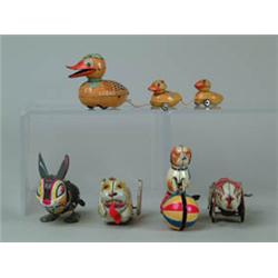 LOT OF FIVE JAPANESE TIN W/UP TOYS.