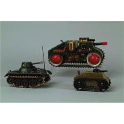 LOT OF FOUR TIN W/UP MILITARY TOYS.