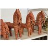 Image 3 : SHELF LOT OF CLAY HORSES AND FIGURES