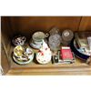 Image 2 : SHELF LOT CONTAINING CHINA, GLASS, ANTIQUE REPRO DISPLAY FIREARM, CIGARETTE TINS AND MORE!